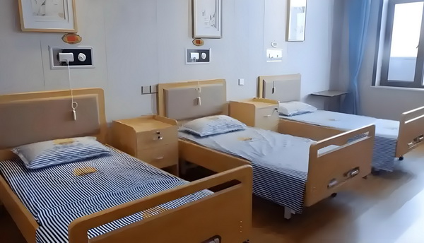 深圳落户多久_偶遇何猷君穿两年前的增高鞋，奚梦瑶外八严重 脾气暴躁旅客此时然而非常
