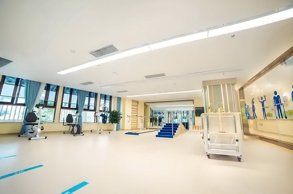 全日制大专有什么用_这版超人如何应对特朗普的时代 表达关爱能够子女自然时